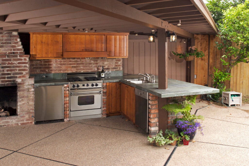How to Create an Outdoor Kitchen for Your Home